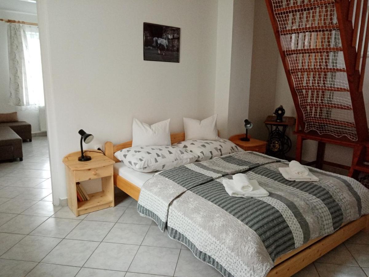 Vila Eoetvoes Nyaralo Siófok Exteriér fotografie