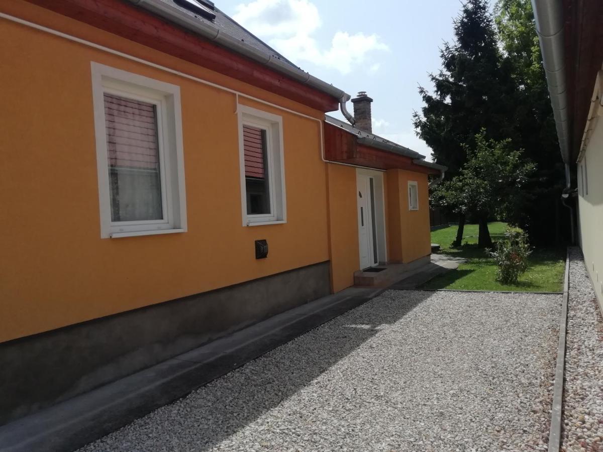 Vila Eoetvoes Nyaralo Siófok Exteriér fotografie